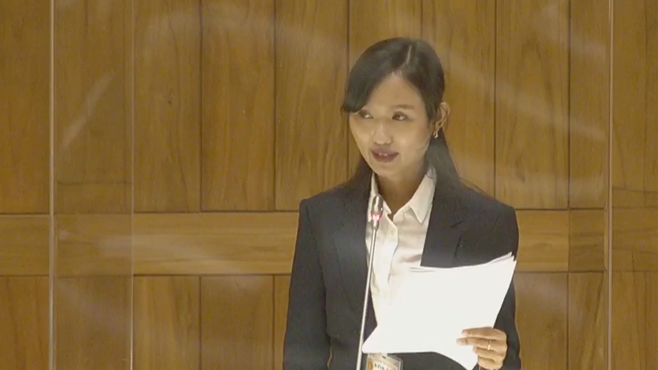 "ชลธิชา" เผย ตร.ส่งหมายเรียก 112 คดีที่ 2 ไปที่บ้าน ขณะแจง แก้รธน.ที่สภา