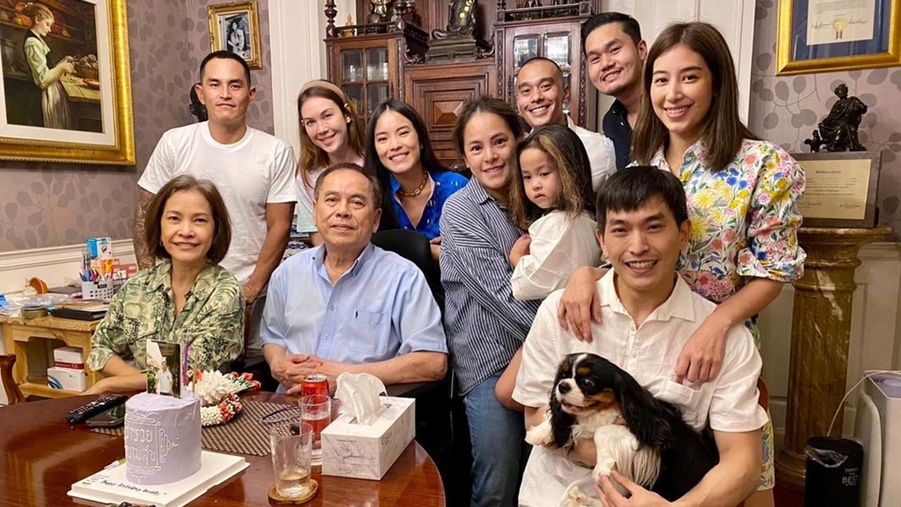 สงกรานต์-แมท-ภูผา-มิ้นต์ ร่วมงานวันเกิด คุณพ่อไพวงษ์ ชื่นมื่นทั้งบ้าน