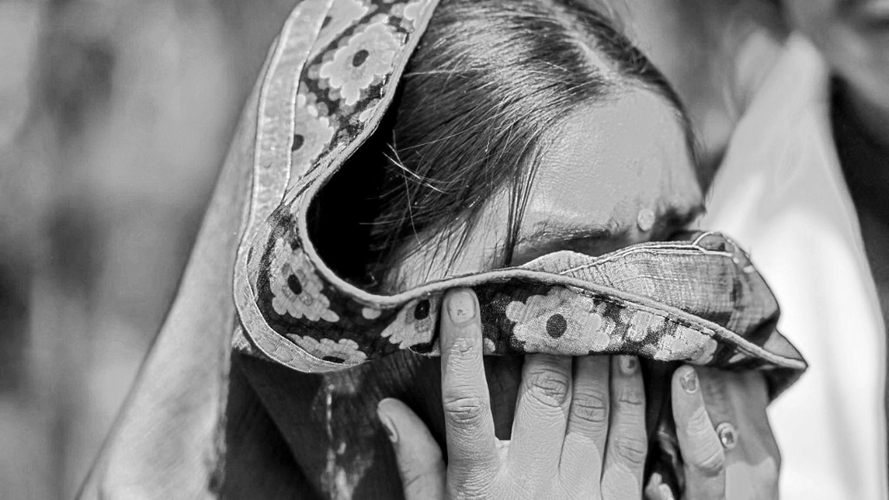 สุดสลด เด็กสาว 16 ปี แฉถูกข่มขืนโดยชายนับร้อยคนในอินเดีย