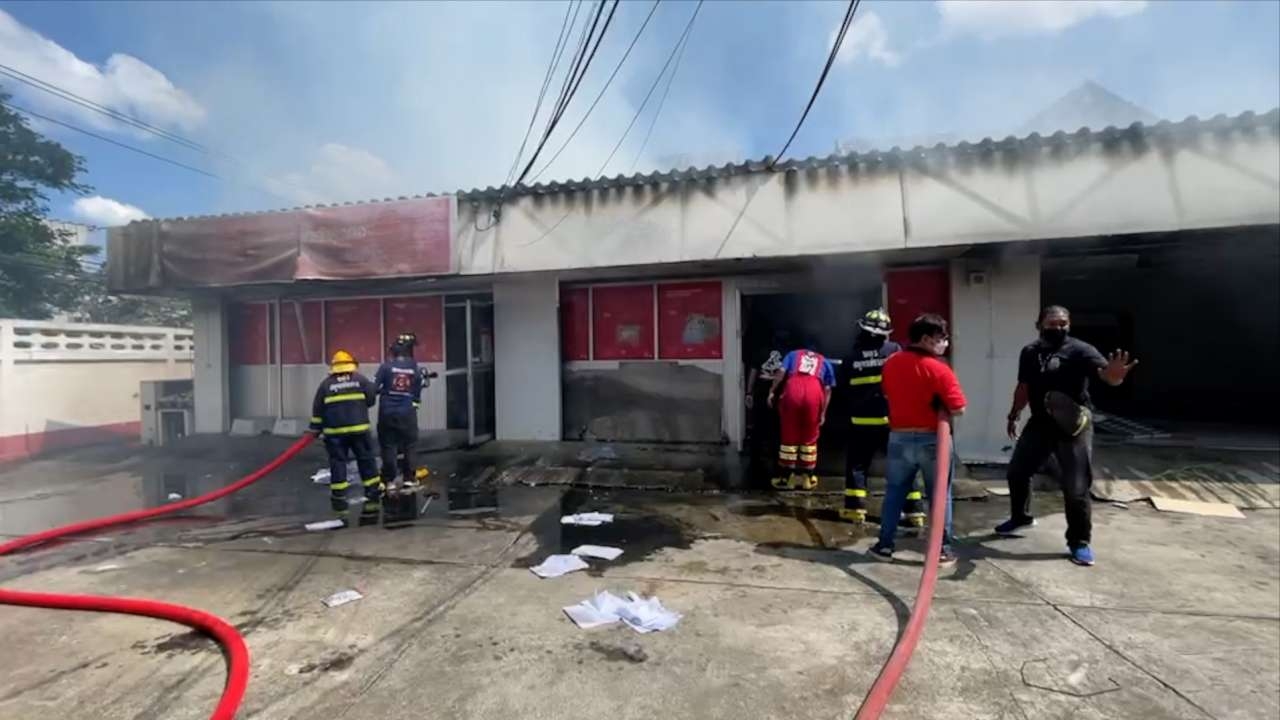 คุมเพลิงไหม้อาคารเก็บวัสดุเก่า ไปรษณีย์สมุทรปราการ ไม่มีพัสดุลูกค้าเสียหาย