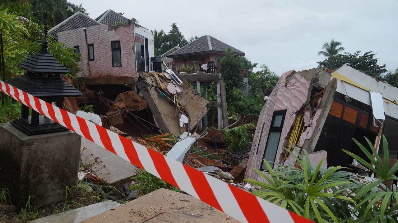 รองผู้ว่าฯ สั่งสอบห้องพักรีสอร์ตเกาะสมุยถล่ม ทล.ยันไม่ใช่น้ำทะลักจากถนน