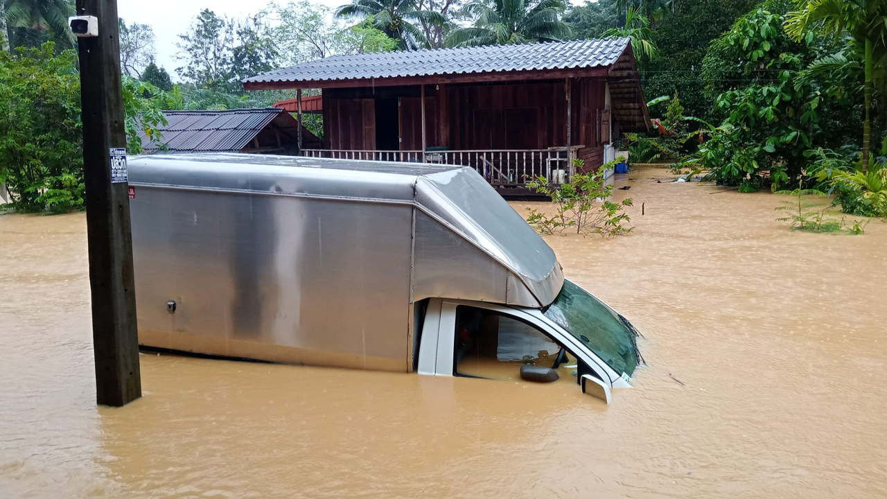 อุตุฯ ประกาศเตือนภัย 10 จังหวัดภาคใต้ ฝนตกหนัก ระวังน้ำท่วมฉับพลัน