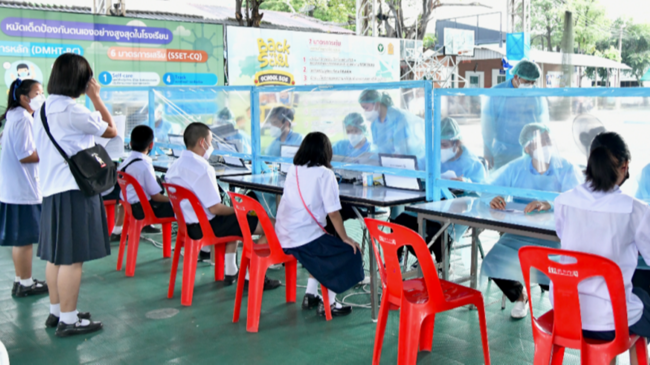 "ธนกร" โว นายกฯ พอใจ ฉีดวัคซีนกันโควิดนักเรียน ครอบคลุมเกือบ 90% แล้ว 