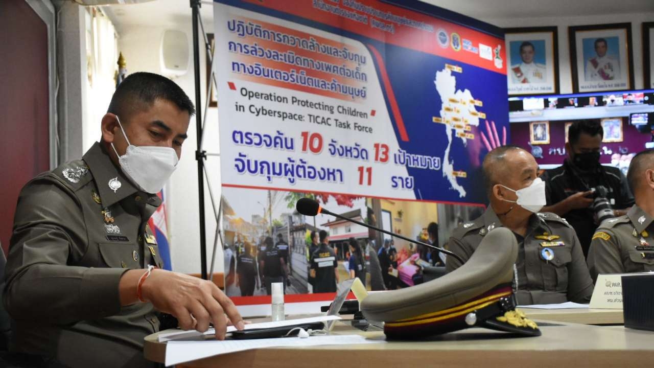 ตำรวจปูพรมตรวจ 13 จุดจับ 11 ผู้ต้องหา มีภาพลามกเด็กและอัปโหลดลงโซเชียล