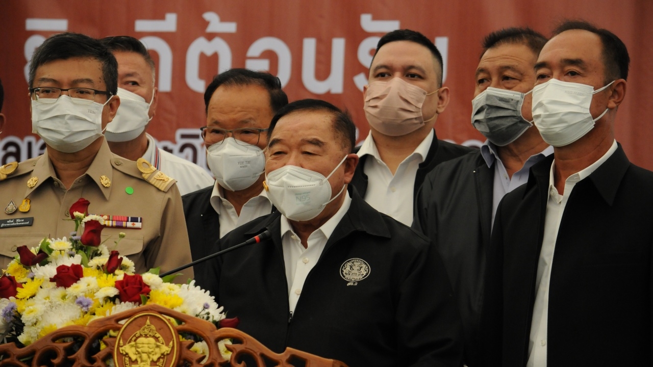 ส.ส.เพื่อไทย โผล่รับ “บิ๊กป้อม” ที่นครสวรรค์ พรุ่งนี้ตรวจราชสกลนคร-นครพนม