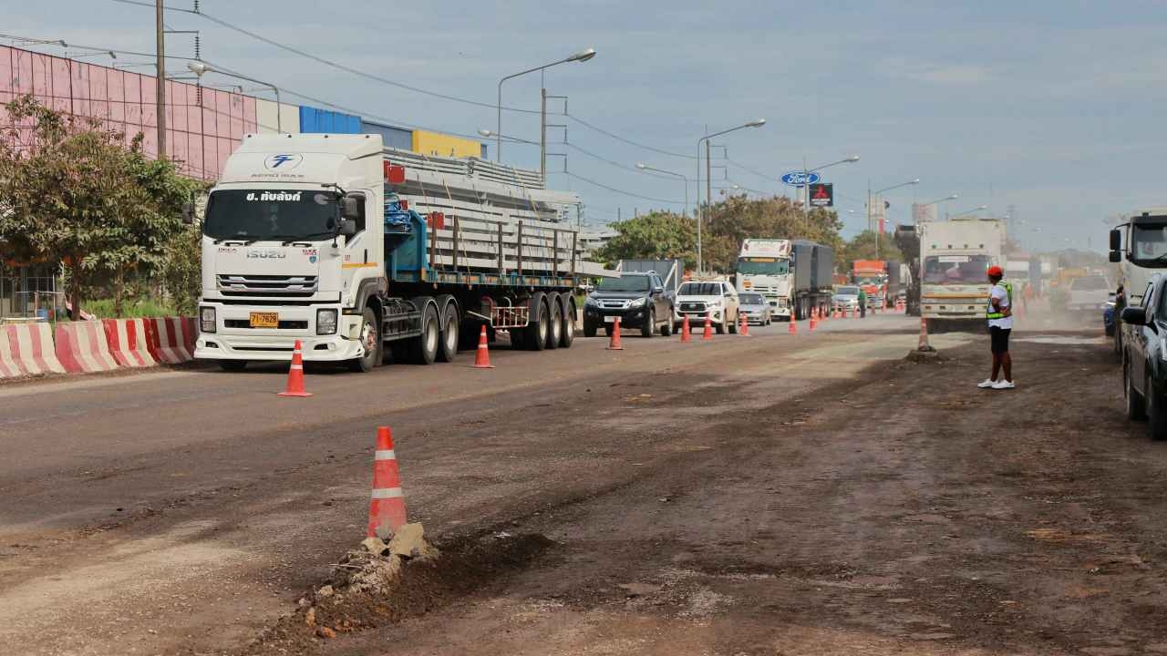 รอง ผวจ.ชุมพร ฉุน ถนนเอเชีย-คลองนาคราชสภาพแย่ ผู้รับเหมารับไปเร่งแก้ไข