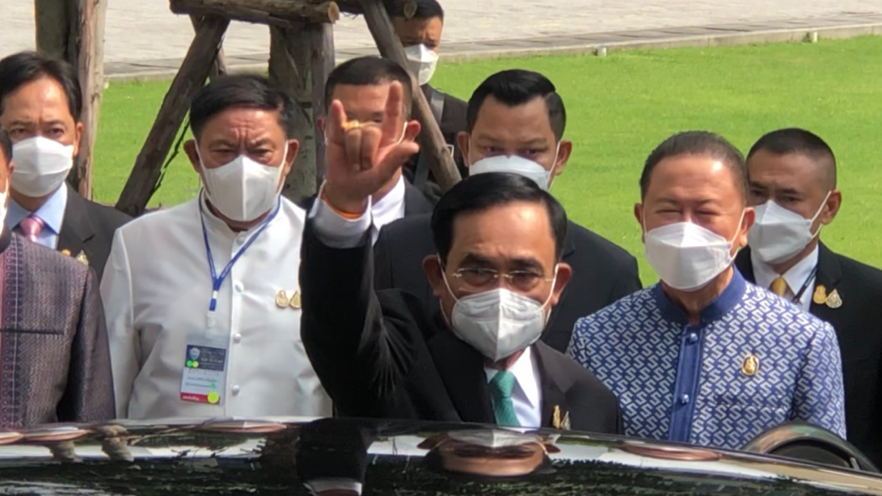 “บิ๊กตู่” ฮัมเพลงไทย ไม่ตอบ ยังอยู่พรรคพลังประชารัฐไหม