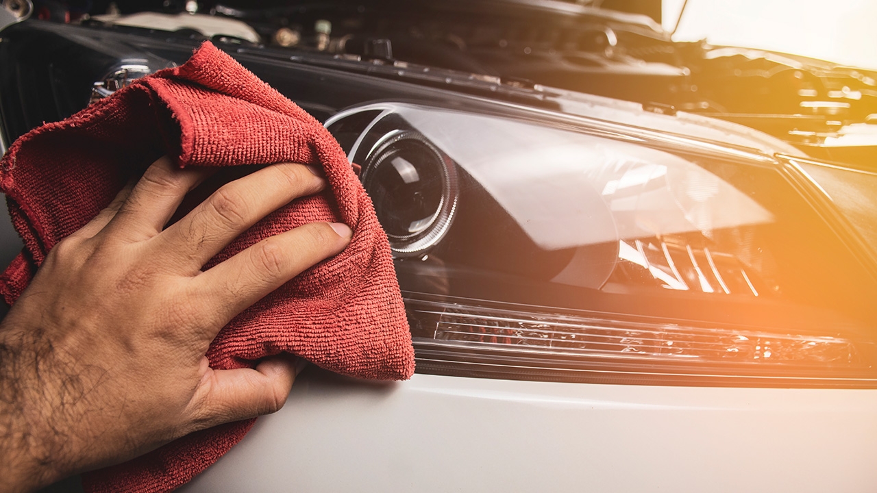 สูตรไม่มั่วทำเองได้ไม่ยาก ขัดไฟหน้ารถจากเหลืองขุ่นเป็นใสวับ ไฟสว่างขับขี่ก็ปลอดภัย