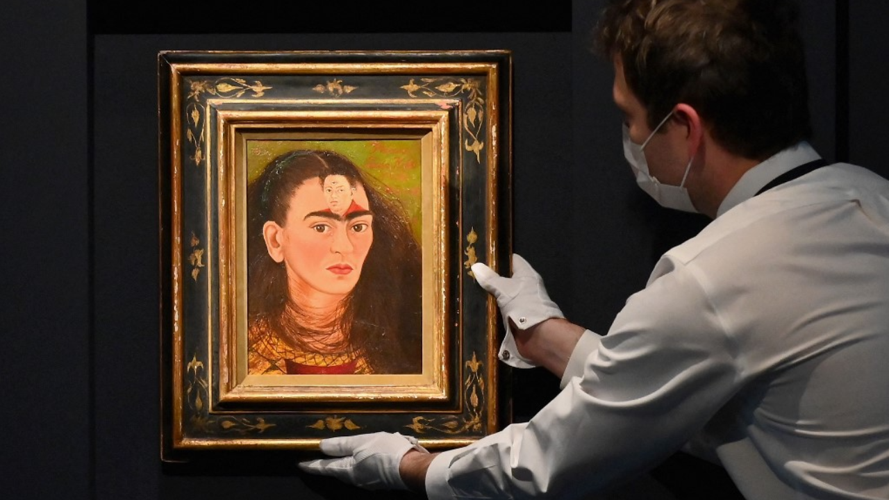 ประมูลภาพ "ฟรีดา คาห์โล" จิตรกรหญิงชื่อดังชาวเม็กซิโก ราคาพุ่ง 1,100 ล้านบาท