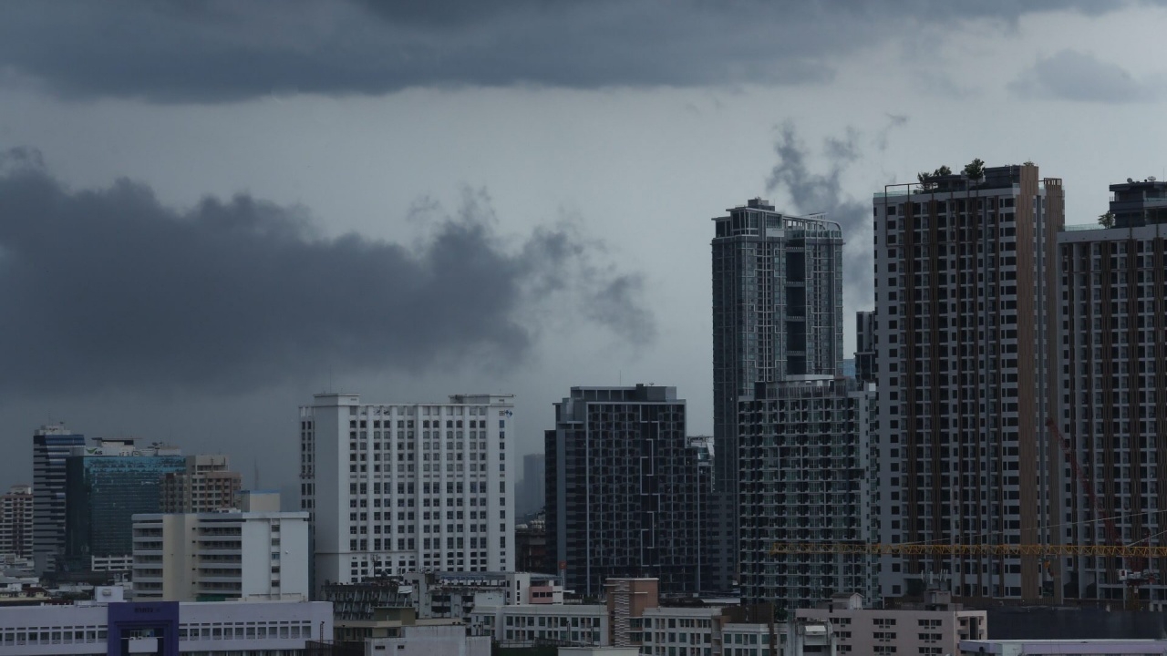 สภาพอากาศวันนี้ ใต้มีฝนต่อเนื่อง เหนือ-อีสานเย็นตอนเช้า-มีหมอก