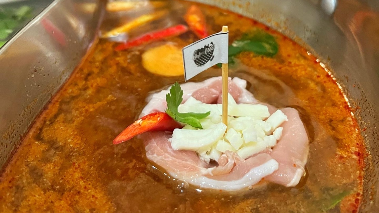 ลอยกระทงกันไหมจ๊ะ ร้านชาบูไอเดียเก๋ จัดกระทงเนื้อแน่น ให้ลูกค้าลอยในหม้อ