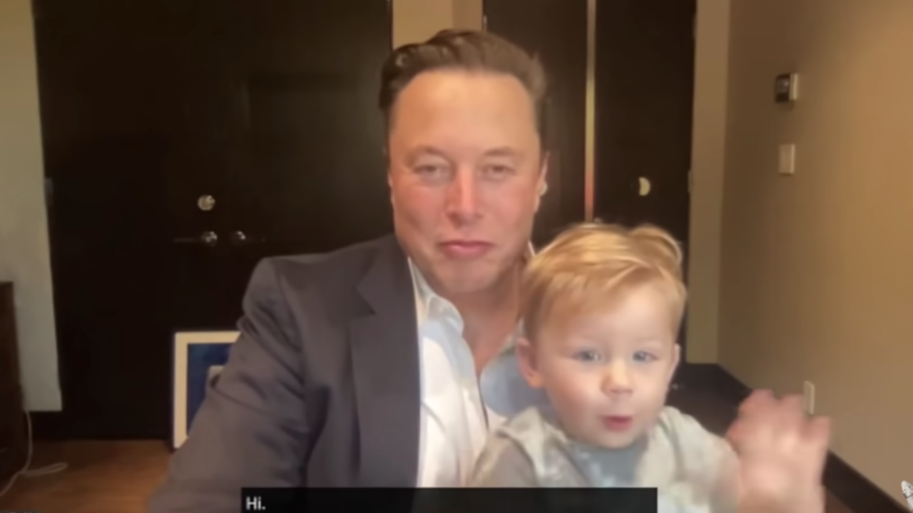 ฮือฮา 'อีลอน มัสก์' โดนลูกชาย 'X AE A-Xii' แย่งซีนระหว่างบรรยาย