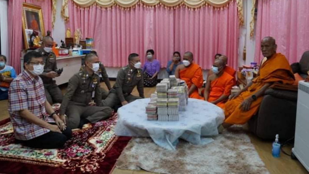 เผย หลวงพ่อพัฒน์ ปลุกเสกวัตถุมงคล ได้ปีละนับร้อยล้าน คนแวดล้อมจ้องสูบ