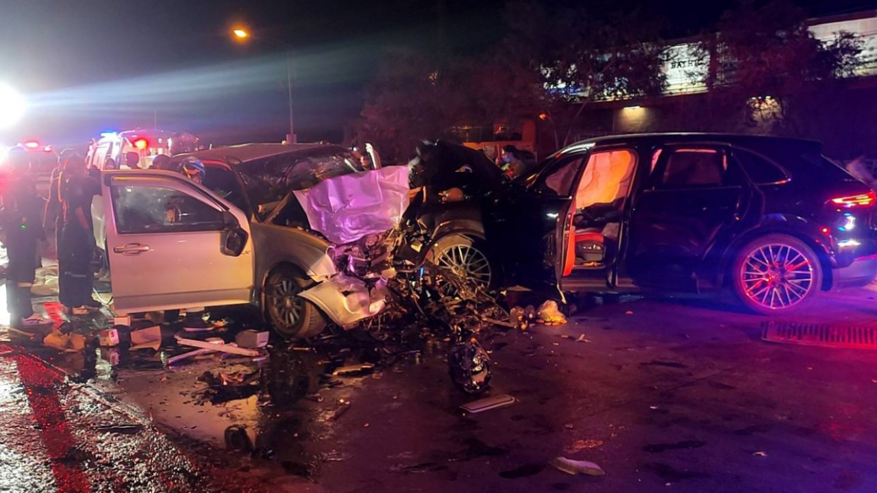 ปิกอัพเหินชนปอร์เช่ ตาย 1 เจ็บ 4 แต่นับแล้วคนหาย ตามเจอในคลองอีกศพ