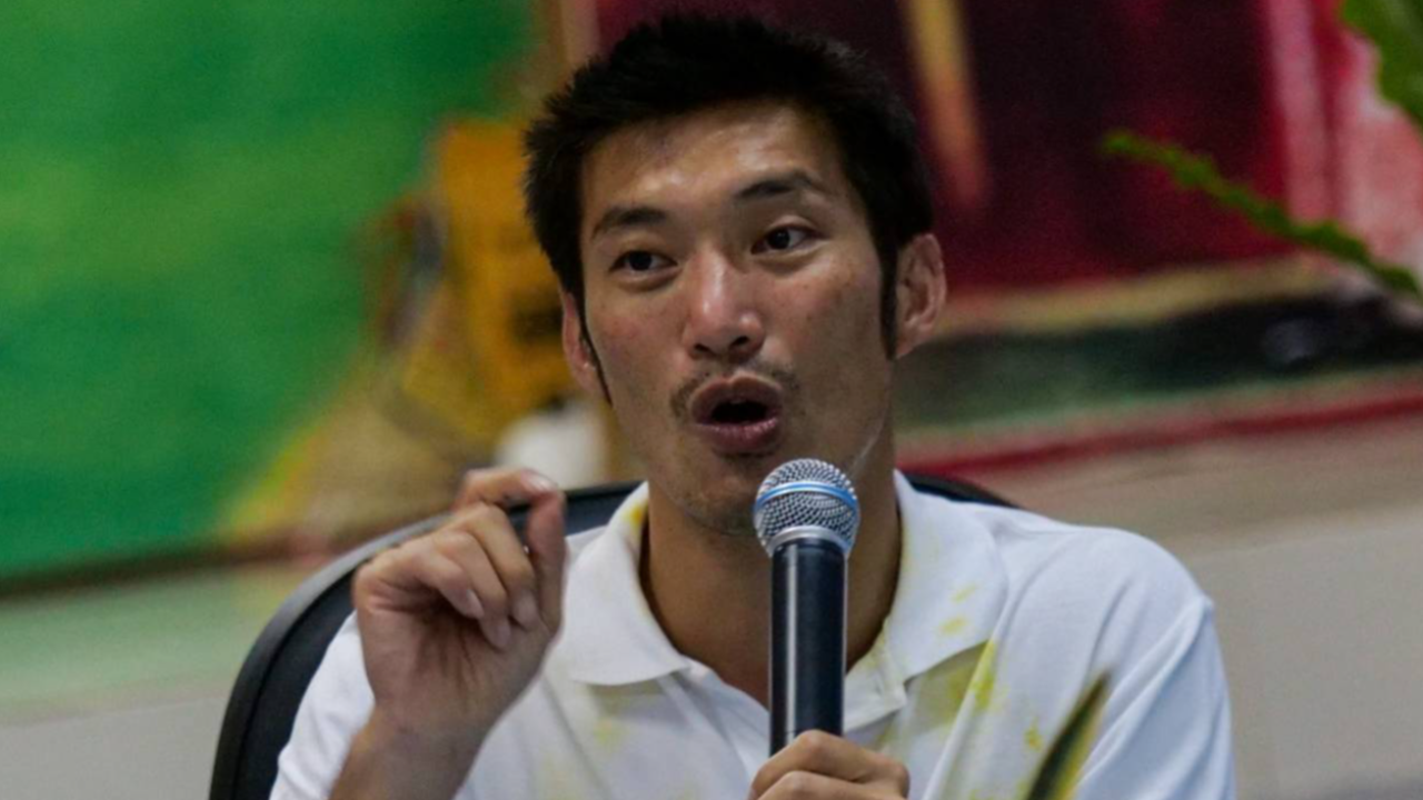 “ธนาธร” ฟันธง! ควบรวม 2 ค่ายมือถือ  “ทรู-ดีแทค” ทำค่าบริการแพงขึ้นแน่