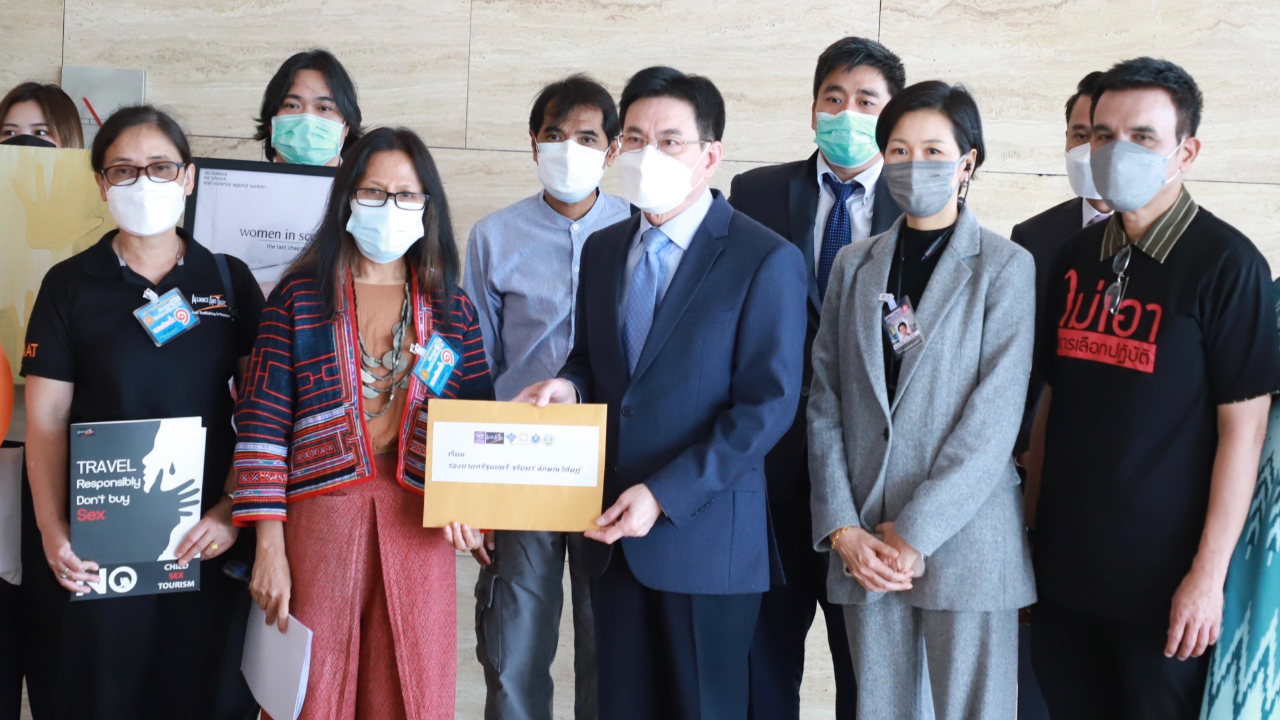 จุรินทร์ รับหนังสือเครือข่ายสตรี จ่อชง ครม.ดันยุติรุนแรงให้เป็นวาระแห่งชาติ