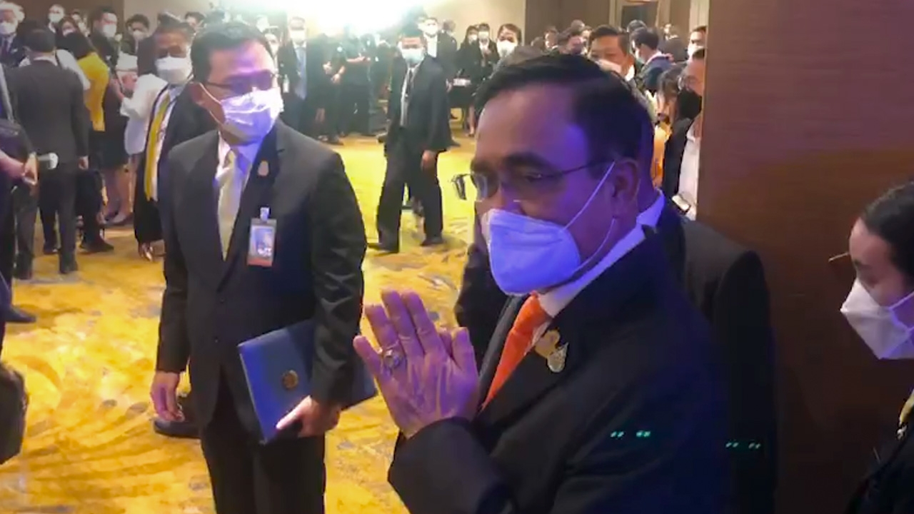 นายกฯ ย้ำ ไม่คิดยุบสภา รับเดินสะดุดบ่อย เหตุใจร้อน สมองคิดหลายเรื่อง