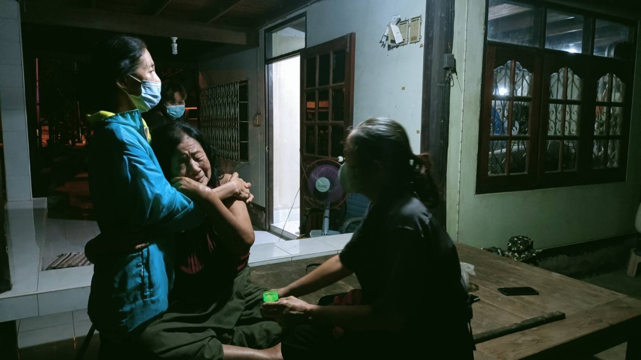 น้องสาวสุดทนยิงพี่ชายขี้เมาดับ หลังทำร้ายแม่ บังคับให้กราบเท้า