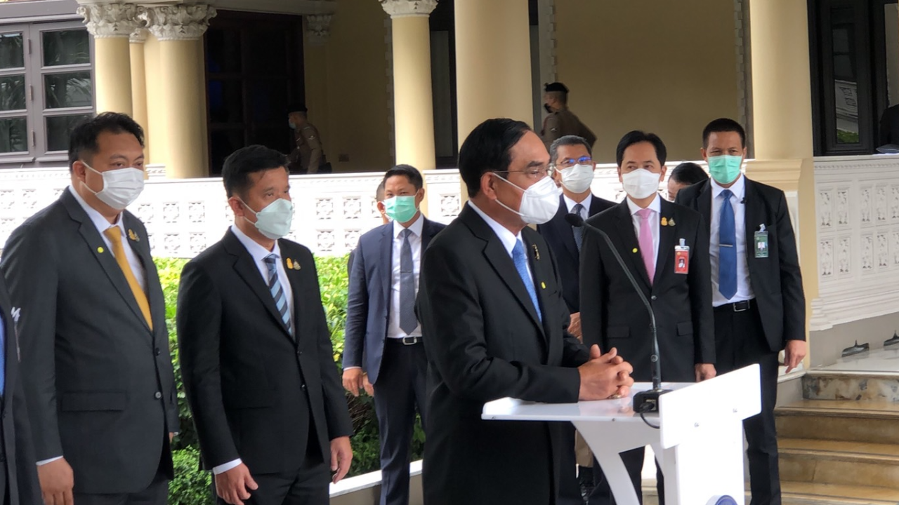 "บิ๊กตู่" โว ชาวบ้านริม "เจ้าพระยา" พอใจมาตรการเยียวยารัฐ ย้ำ ไร้ยุบสภา