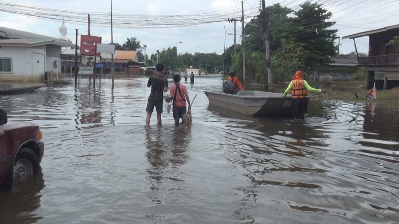 อ.เมืองขอนแก่น น้ำเริ่มลด ชาวบ้านเริ่มกลับเข้าบ้านหลังแม่น้ำชีลง 70 ซม.