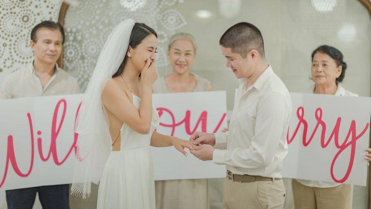 มะปราง วิรากานต์ ซึ้งแฟนหนุ่มเซอร์ไพรส์ขอแต่งงาน เพื่อนๆ ร่วมยินดี