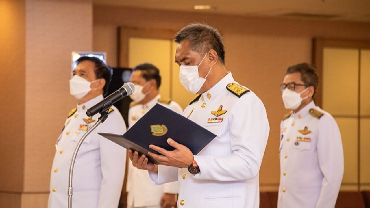 กกต. ร่วมพิธีวางพวงมาลาน้อมรำลึกในพระมหากรุณาธิคุณ ในหลวง ร.9