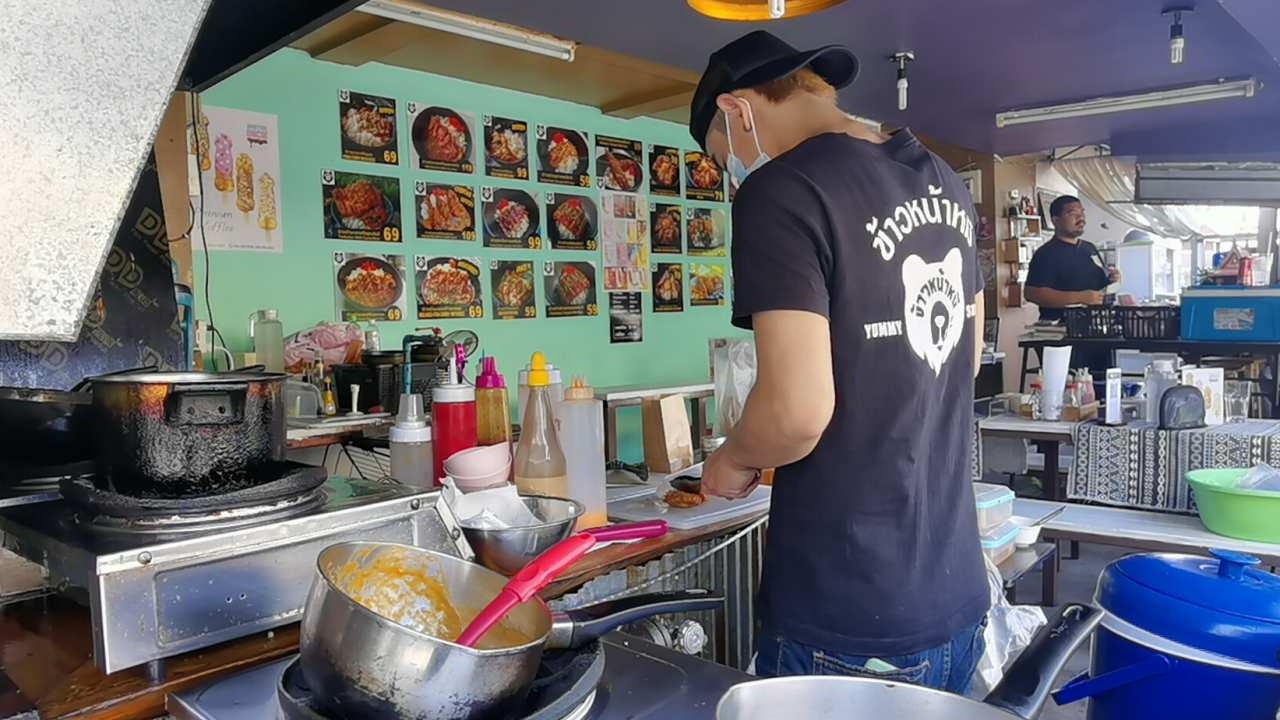 ปิดตลาดเมืองใหม่เซ่นโควิด กระทบร้านอาหารซื้อวัตถุดิบไม่ได้ แถมราคาพุ่งอีก