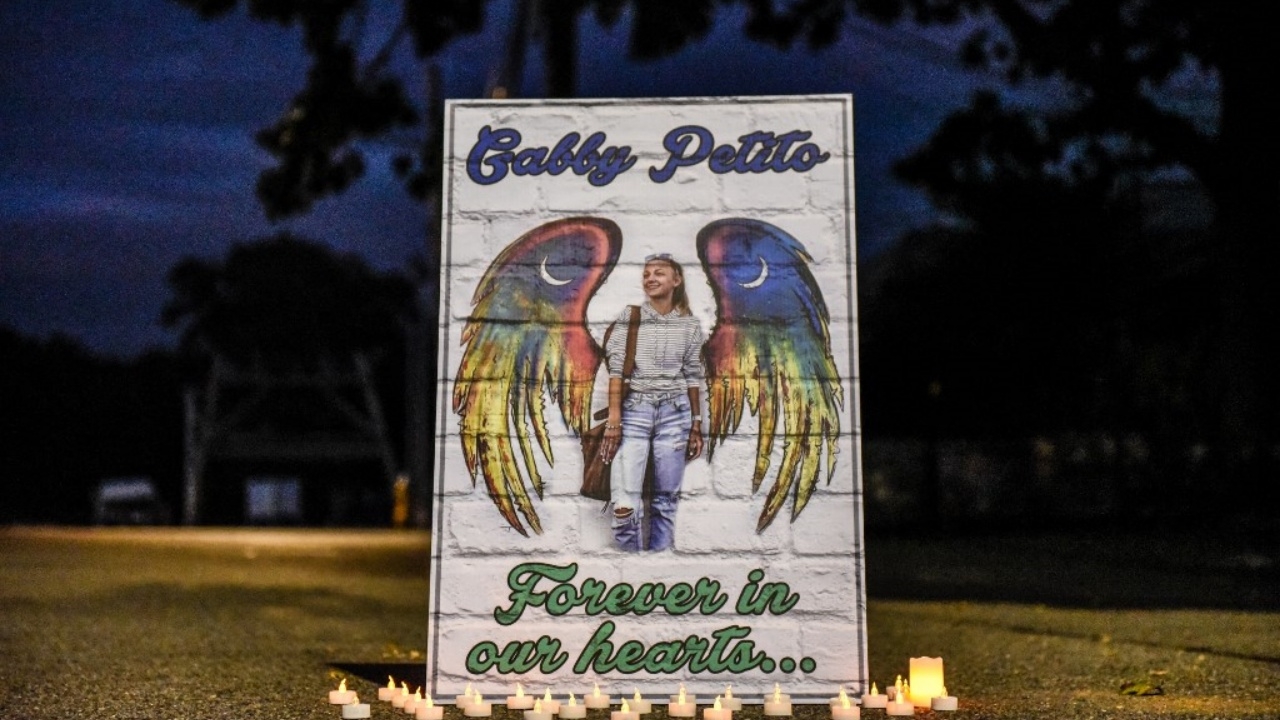 ช็อก เผยผลชันสูตรศพ  'แกบบี้ เพทิโต้' เน็ตไอดอลสาว ถูกรัดคอจนตาย