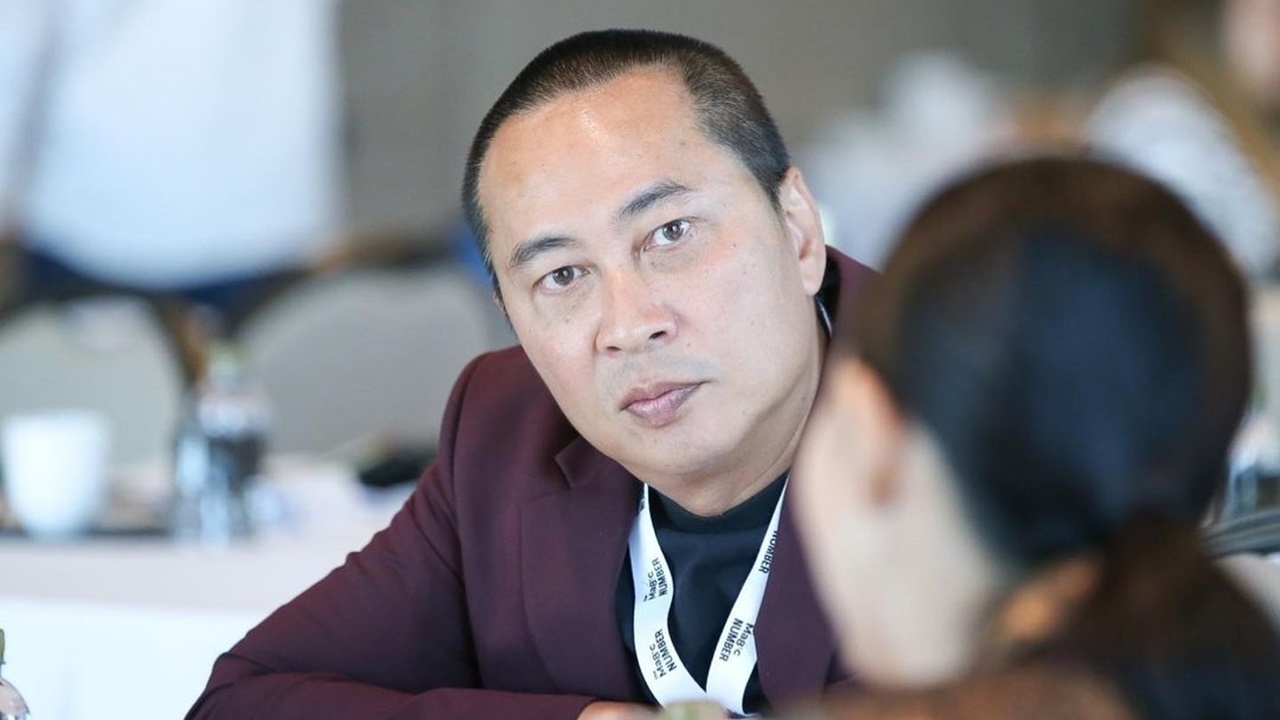 เปิ้ล นาคร ไม่นิ่งเฉย ชวนลูกเมียลงพื้นที่ช่วยน้ำท่วม (คลิป)