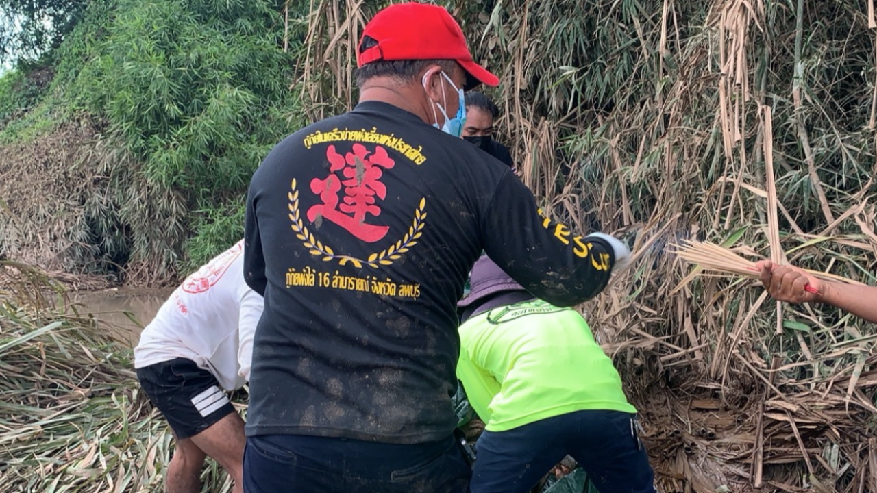 ลพบุรี เจอศพหลังน้ำลด พบหลานที่หายไปพร้อมตา หญิงถูกน้ำซัดออกจากบ้าน