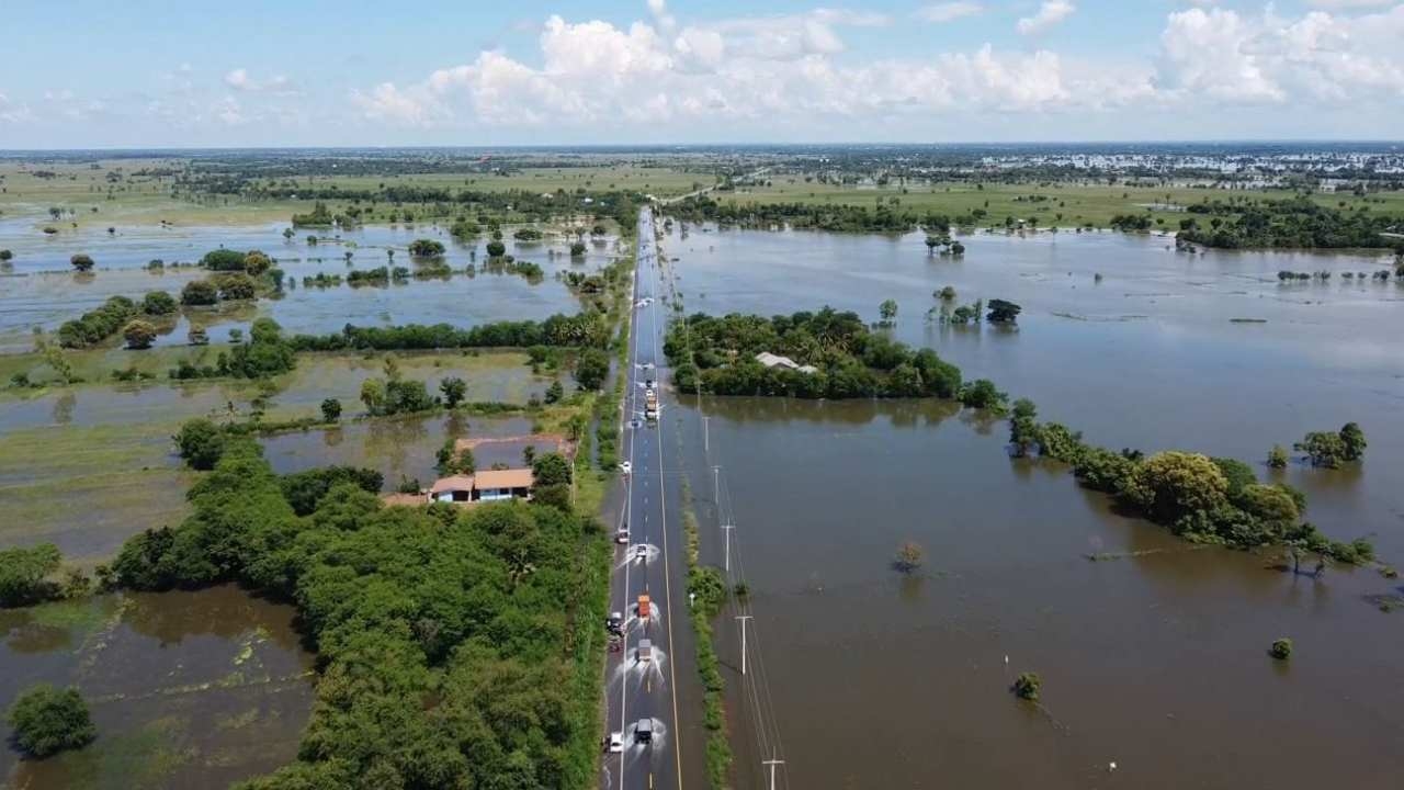 โนนสูงท่วมหนักในรอบ 50 ปี บ้านกว่าร้อยหลังจมน้ำ ถนนโนนสูง-โนนไทย