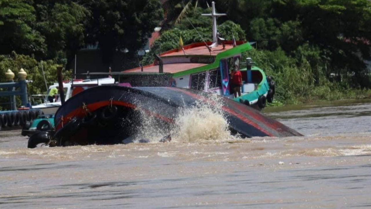 เร่งกู้เรือลากจูงอับปางหน้าท่าวัดพนัญเชิง ยังไม่เจอศพสองผัวเมีย 