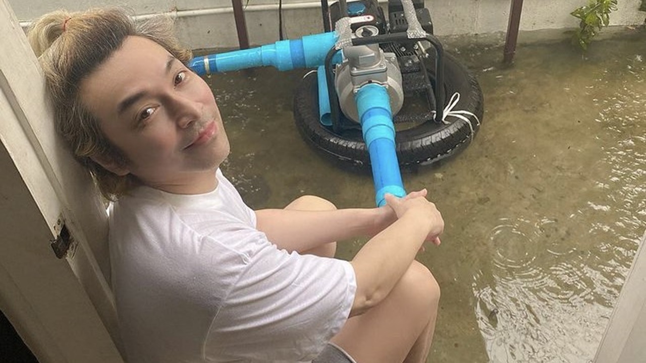 ปู แบล็คเฮด เจอน้ำท่วมบ้านอีกครั้ง แฟนคลับแห่ถามสวดมนต์รึยัง