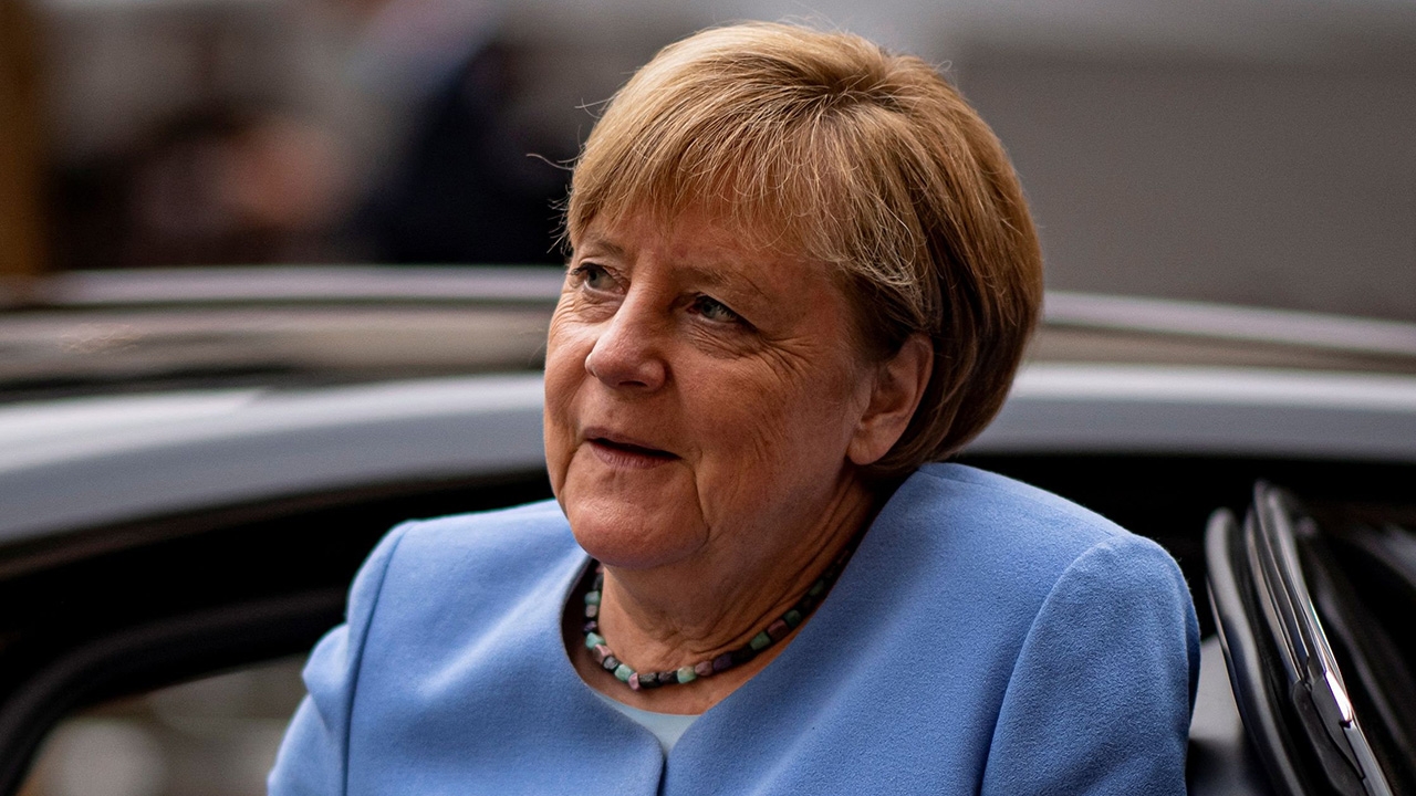 โลกโบกมือลา “แมร์เคิล” “สตรีเหล็ก” แดน “อินทรีเหล็ก”