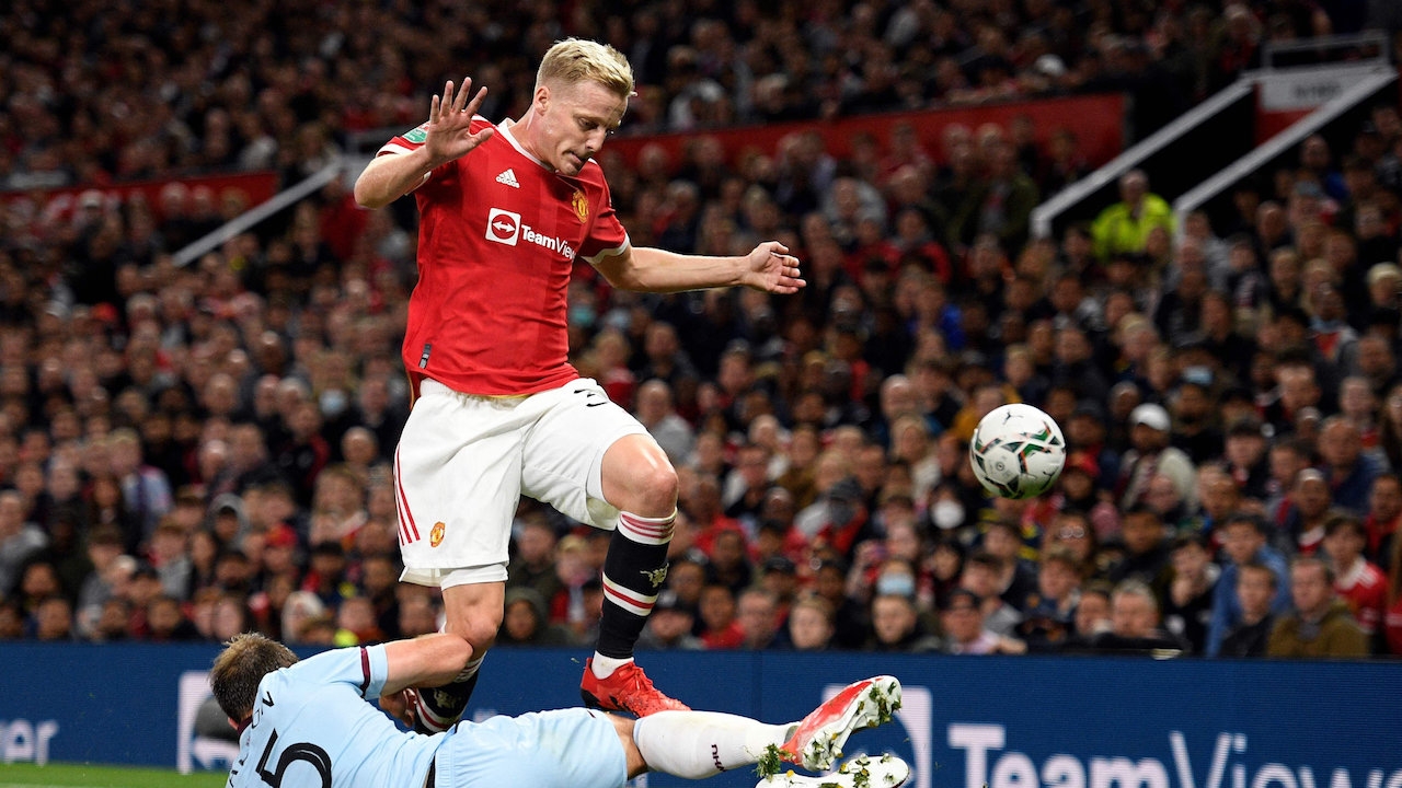 พอกันทีโซลชาร์ "ฟาน เดอ เบค" เตรียมโบกมือลา แมนยูฯ ช่วงปีใหม่