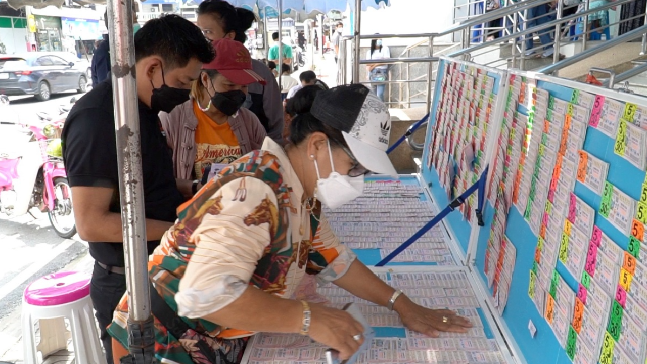 แรงไม่ตก เลขเด็ดเจ๊ฟองเบียร์ ทะเบียนรถเกจิดัง คอหวยหากันให้ควั่ก