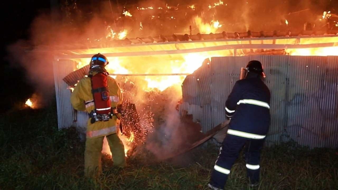 ไฟไหม้โรงงานแปรรูปไม้หอมที่ จ.ตราด เสียหายร่วม 2 แสน ยังไม่รู้สาเหตุ