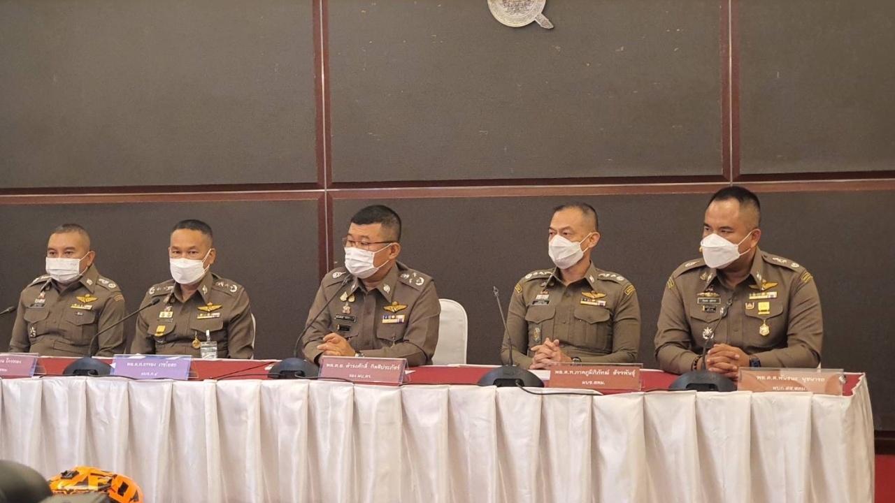 สตม.โชว์จับฝรั่งเมายาบ้า ข่มขืนสาวนวด ก่อนหลบหนีมาเมืองกรุง