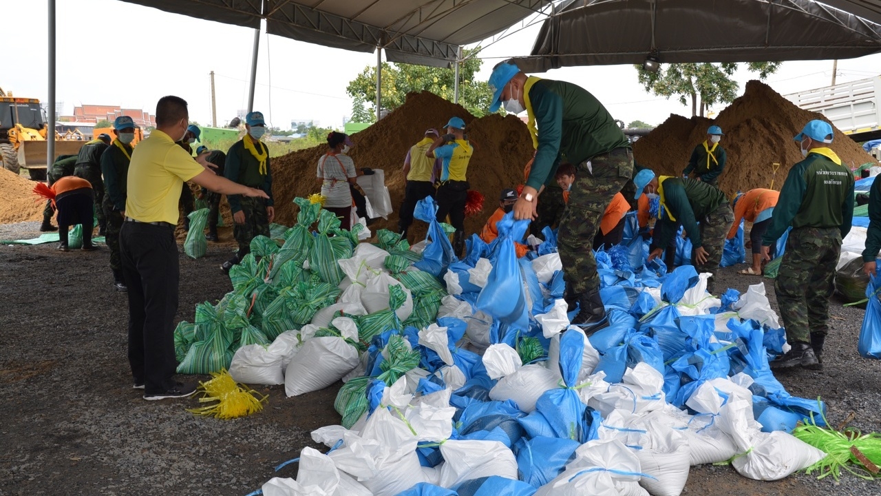 เจ้าพระยาน้ำล้น ไหลเข้าท่วม อ.ปากเกร็ด มทบ.11 ต้องส่งทหารเข้าช่วย