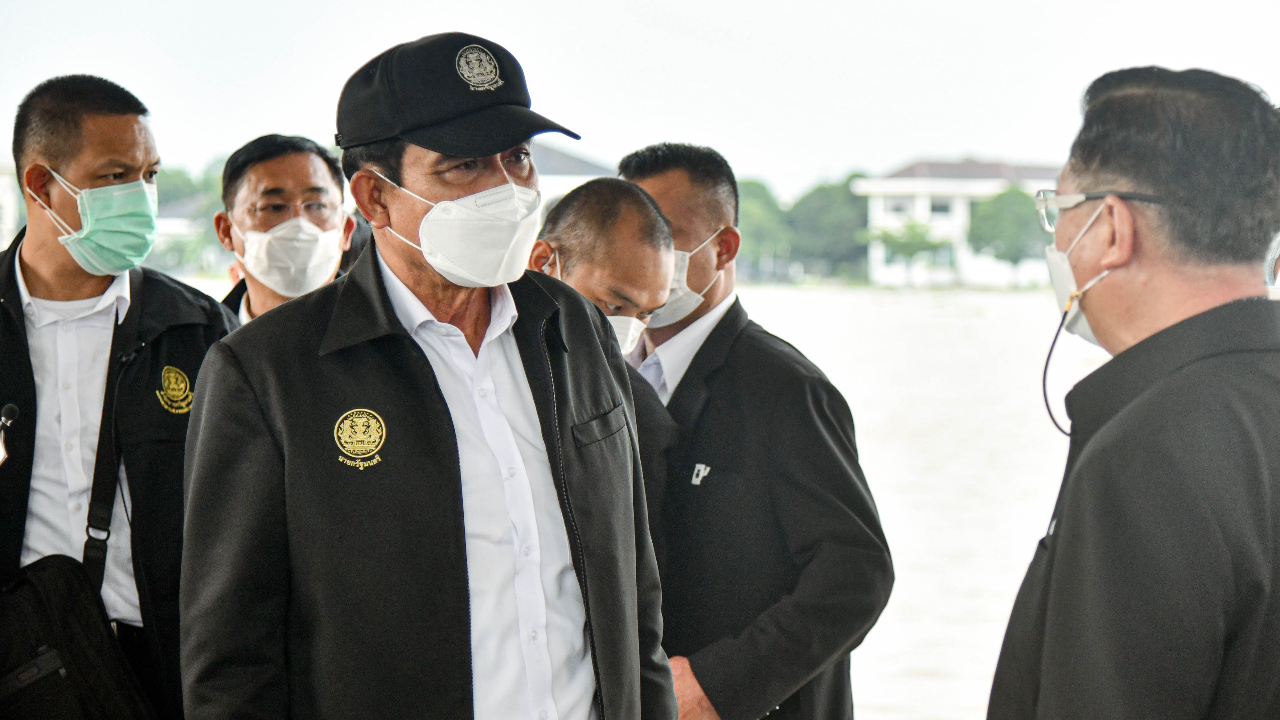 นายกฯ เสียใจทหารบาดเจ็บช่วยน้ำท่วม สั่งกองทัพเสริมกำลัง จ.ริมเจ้าพระยา