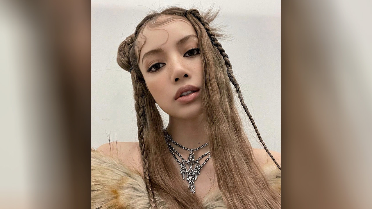 สุดต๊าช! “ลิซ่า แบล็คพิงค์” กับลุกใหม่เปิดผมหน้าม้า