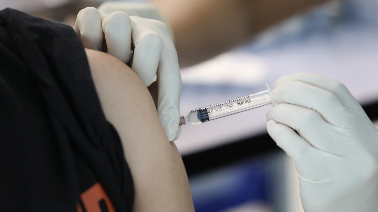 "หมอยง" แนะฉีดวัคซีนเชื้อตาย ตามด้วย mRNA ทางออกลดอาการข้างเคียง