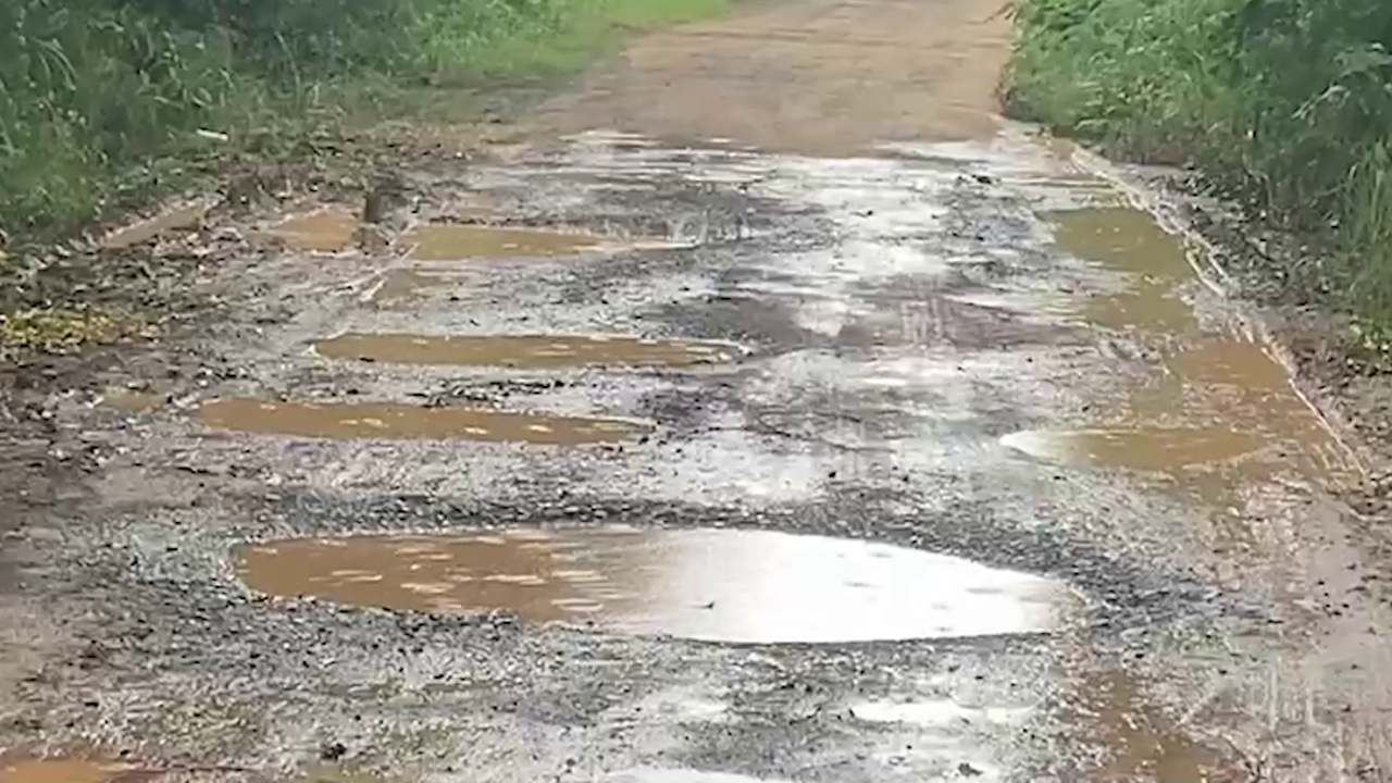 เตรียมเทคอนกรีต ถนนหมู่บ้าน "ลิซ่า" ยันไม่ใช่สายหลัก แค่ใช้เดินไปนา