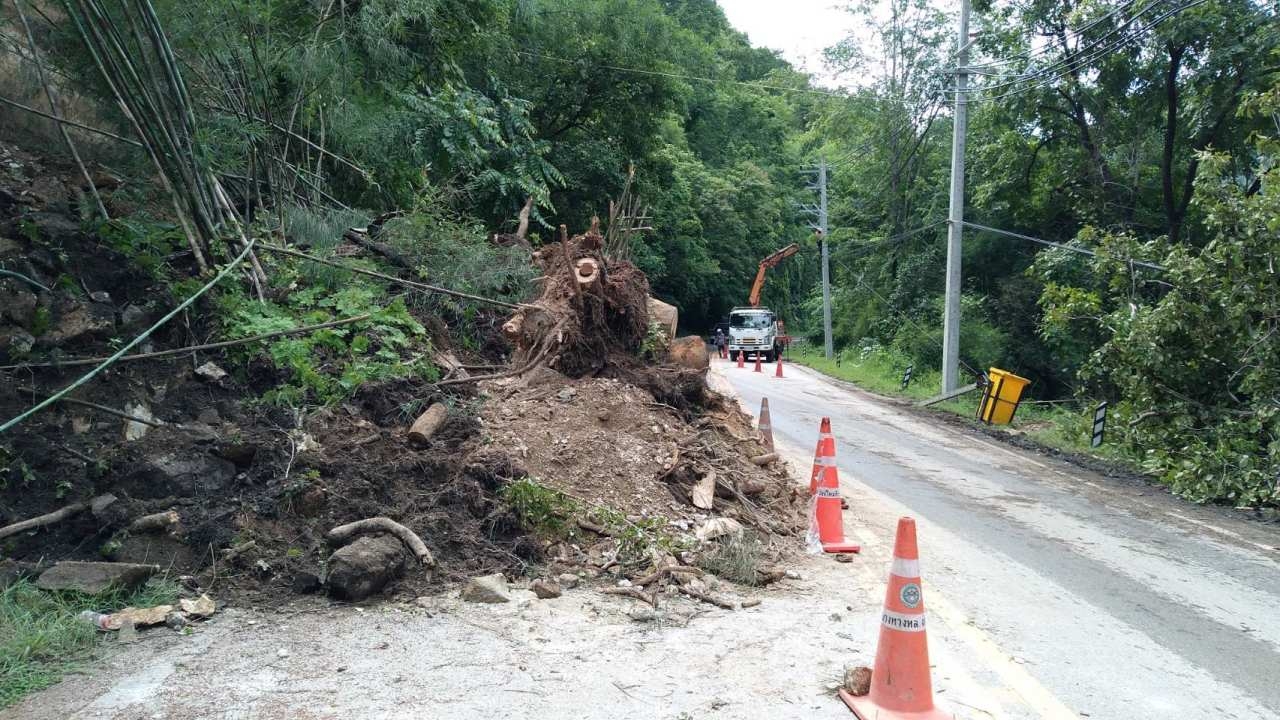 ถนนฮอด-แม่สะเรียงและฮอด-แม่แจ่ม มีดินไลด์-หินถล่ม เตือนขับรถระมัดระวัง