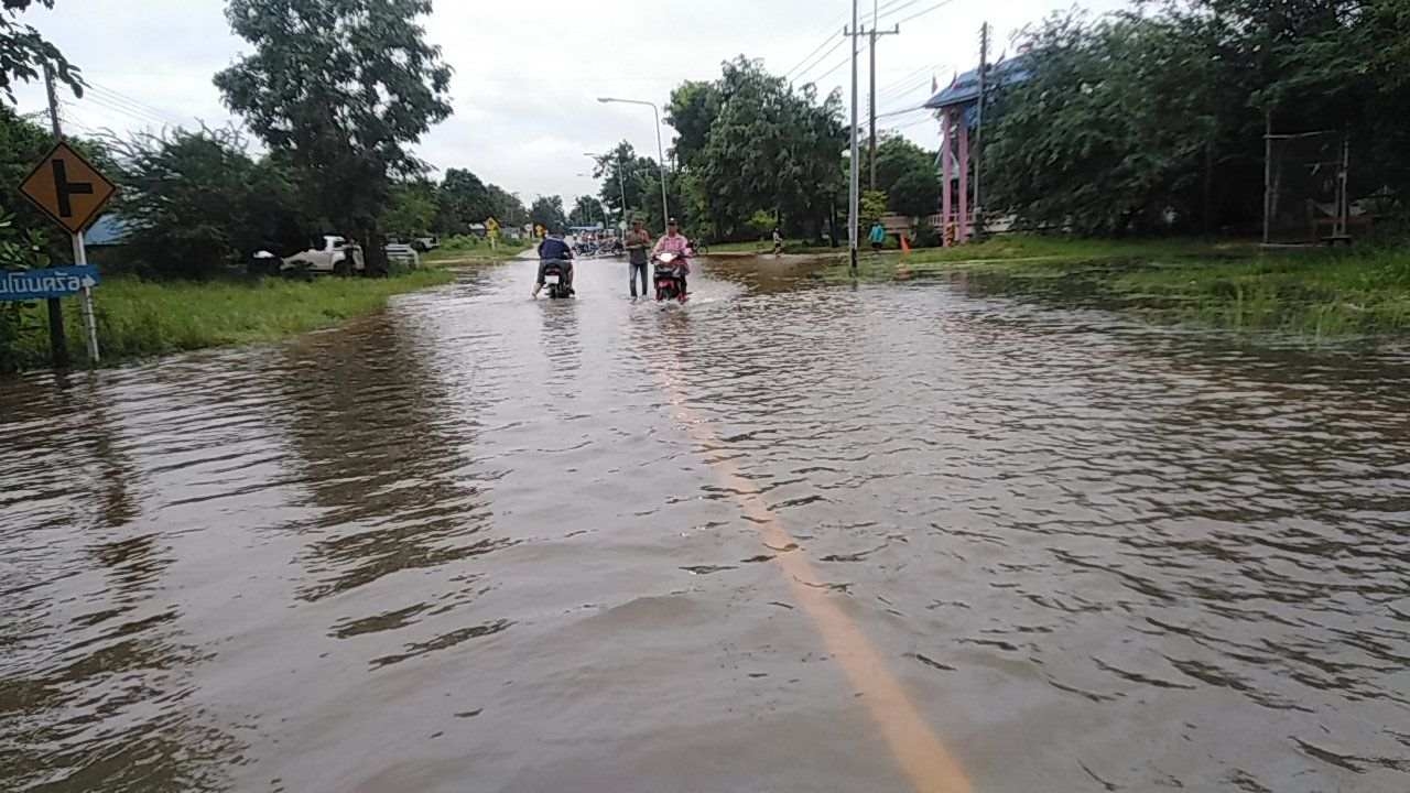 น้ำล้นอ่างลำคันฉูไหลลงมาท่วมถึง อ.จัตุรัส ทำไร่นาเสียหายเป็นบริเวณกว้าง