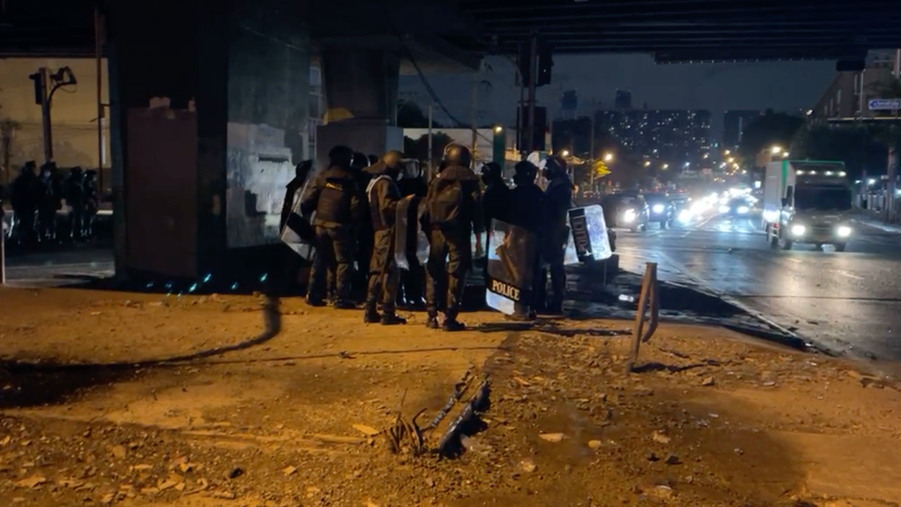 แยกดินแดงสงบ คฝ.กระจายกำลัง ศูนย์ทนายฯ เผยม็อบวันนี้ถูกจับแล้ว 10 คน