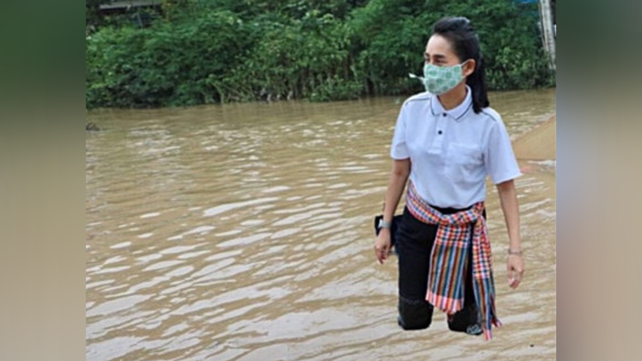 เพจแจงแล้ว ภาพตัดต่อ รมช.ศธ. ลุยน้ำท่วม หลังชาวเน็ตแห่วิจารณ์แซ่ด