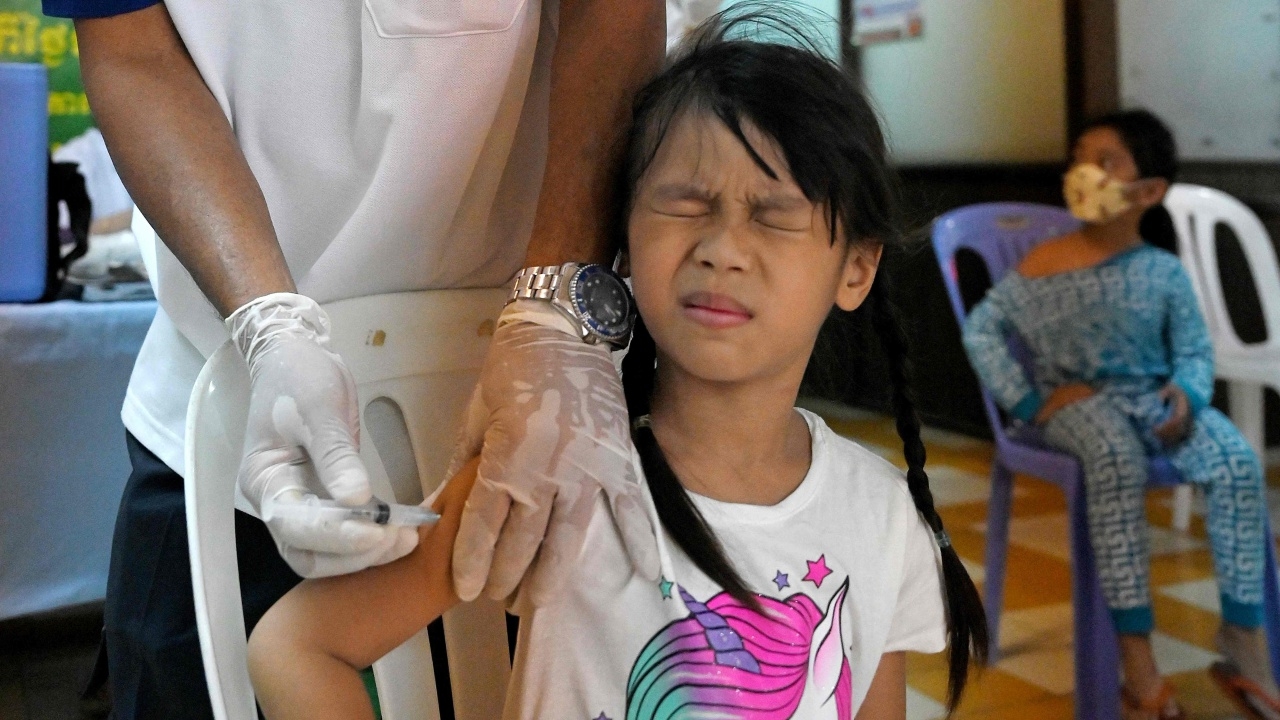 กัมพูชาเดินหน้าฉีดวัคซีนให้เด็กอายุ 5 ขวบ หลังฉีดให้กลุ่มอายุอื่นครบแล้ว