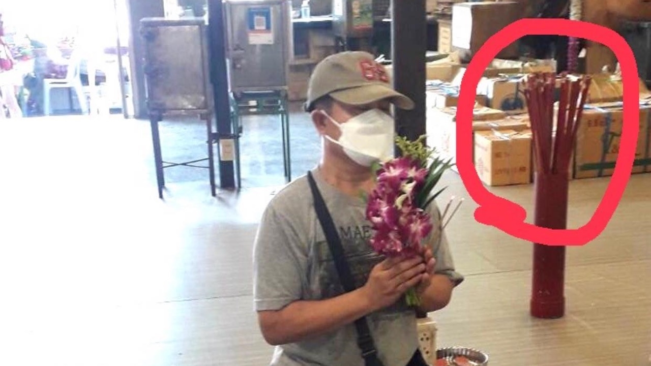 มนต์สิทธิ์ คำสร้อย เผยเลขเสี่ยงเซียมซี โค้งสุดท้ายหวยงวด 1 พ.ย. 64