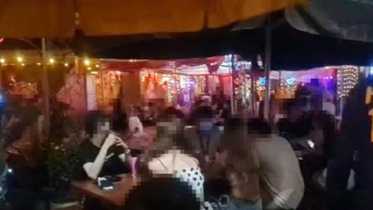 ปลดล็อกวันแรก สายดื่มคึกคัก "ร้านย่านเกษตรนวมินทร์" ตร.กำชับเข้มโควิดฯ